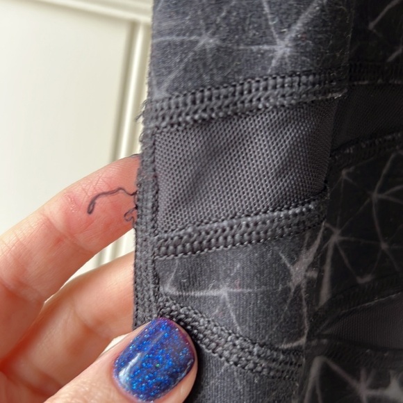 Lululemon Black Mesh Panel Leggings Size 2 - Picture 5 of 10